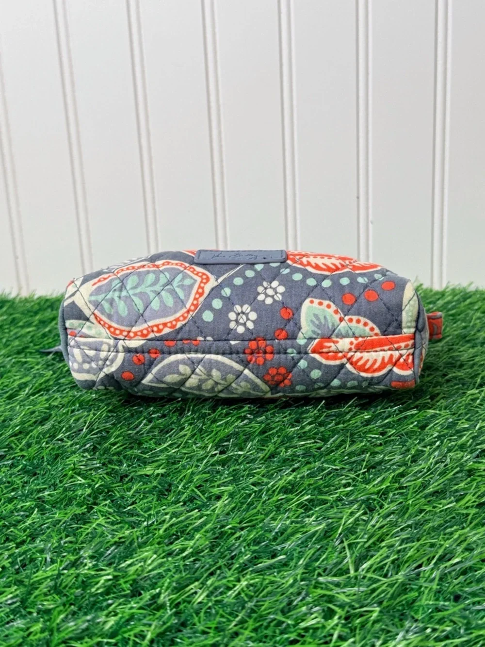 Vera Bradley Nomadic Floral Cosmetic Bag Gray/Red/Mint Lined Zip Closure GUC